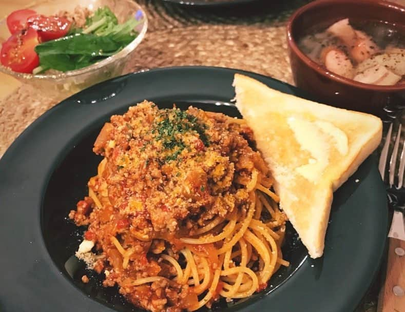 岸本セシルさんのインスタグラム写真 - (岸本セシルInstagram)「今月は #ルウ飯 頑張った😋  なんとなく頭でメニュー考えながら週末に買い溜めして、リメイクしながら作るごはんが楽しかったな😂✨ 子供産まれたら、こんなゆっくりご飯作る事もしばらく出来なくなりそうだし…対策考えなきゃね🤔  #cooking #手料理 #妊婦の暇つぶし #今だけ #にならないようにしなきゃね #肉率 #魚食べなきゃ  #写真にないけど鍋も沢山した」12月27日 21時59分 - cecil_lu