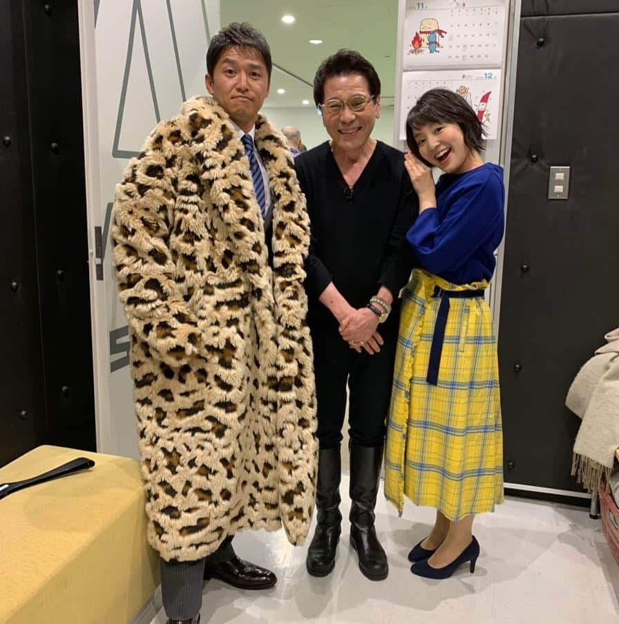 山中真さんのインスタグラム写真 - (山中真Instagram)「ピーコさんのコート。 フェイクファーとは言え高そ。  #mbs #ちちんぷいぷい #ピーコ #藤林温子アナウンサー #ジュンヤワタナベ」12月27日 22時20分 - makorine1120