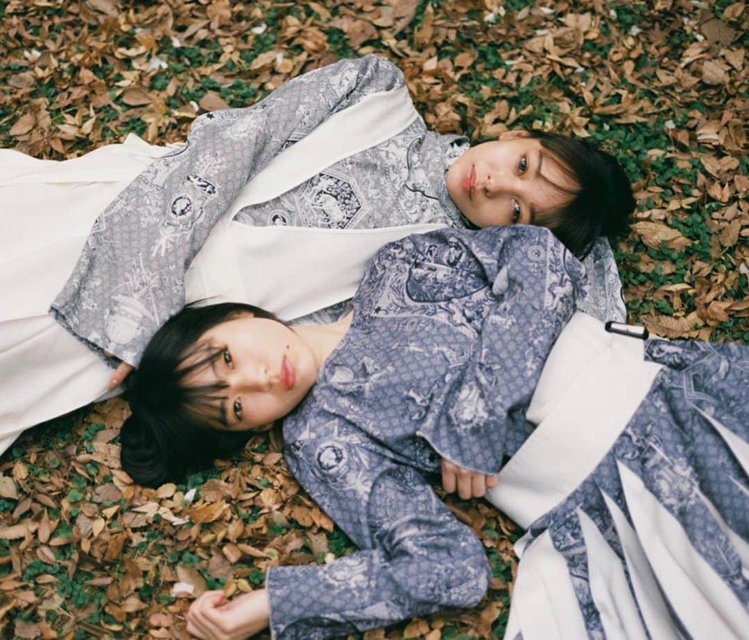 高橋有紀のインスタグラム：「Lysa ホームページのトップページが新しくなりました❤︎ lysa.jp 【スタッフ募集もスタートしました】 スタイリスト、ネイルストの募集をスタートしたので詳しくはホームページをご覧ください！ アクセスの入り口の入り方も少しはわかりやすくなったかも、、、！ 📷 @kazuheikimura  model @monacaaaaa1230 @ip8zg 👗 @_yukahirasedo_ 💄 @osakana_yuki  #lysa #osakana_yuki #lysanail #lysa_yuki」