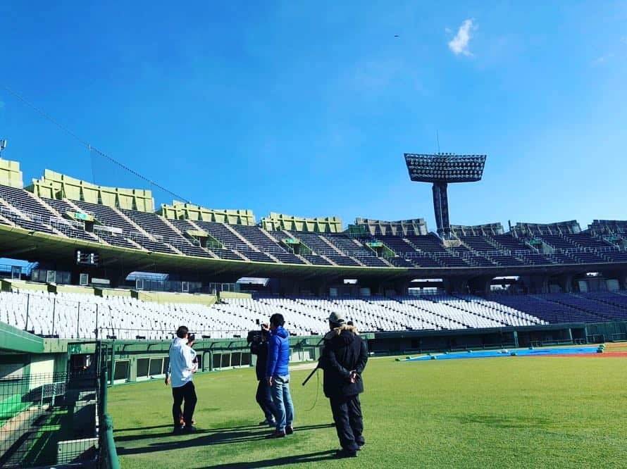 金子千尋さんのインスタグラム写真 - (金子千尋Instagram)「今日は毎年恒例の長野での野球教室⚾️ ． #金子千尋カップ まさに #野球教室あるある そのあとは #駅前テレビ の収録 そして #子供たちからも #スーを差し上げます #👉 関西ではないので 子供たちが#スー を知らず(>_<) ． #ゴイゴイスー」12月27日 23時04分 - kanekochihiro_official