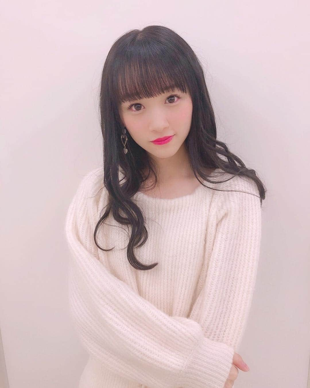 音嶋莉沙さんのインスタグラム写真 - (音嶋莉沙Instagram)「個別握手会のお洋服👗 白のワンピースを着ました！！ one-piece❤︎ @niceclaup_official_  earring❤︎ @mirana.hm  #ナイスクラップ #Risaコーデ」12月27日 23時12分 - otoshima_risa