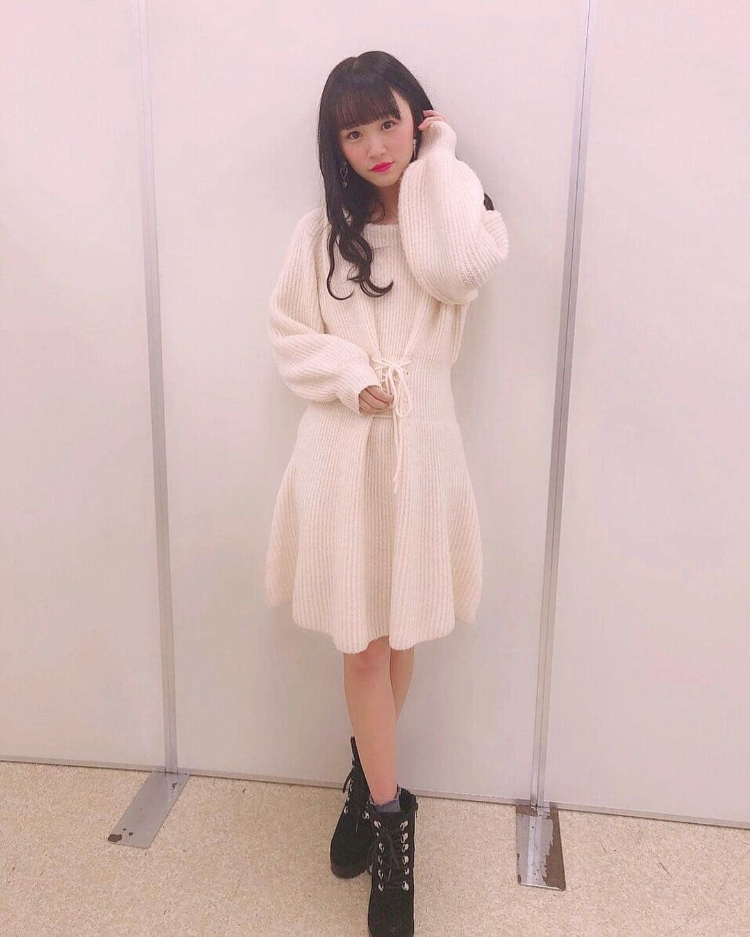 音嶋莉沙さんのインスタグラム写真 - (音嶋莉沙Instagram)「個別握手会のお洋服👗 白のワンピースを着ました！！ one-piece❤︎ @niceclaup_official_  earring❤︎ @mirana.hm  #ナイスクラップ #Risaコーデ」12月27日 23時12分 - otoshima_risa