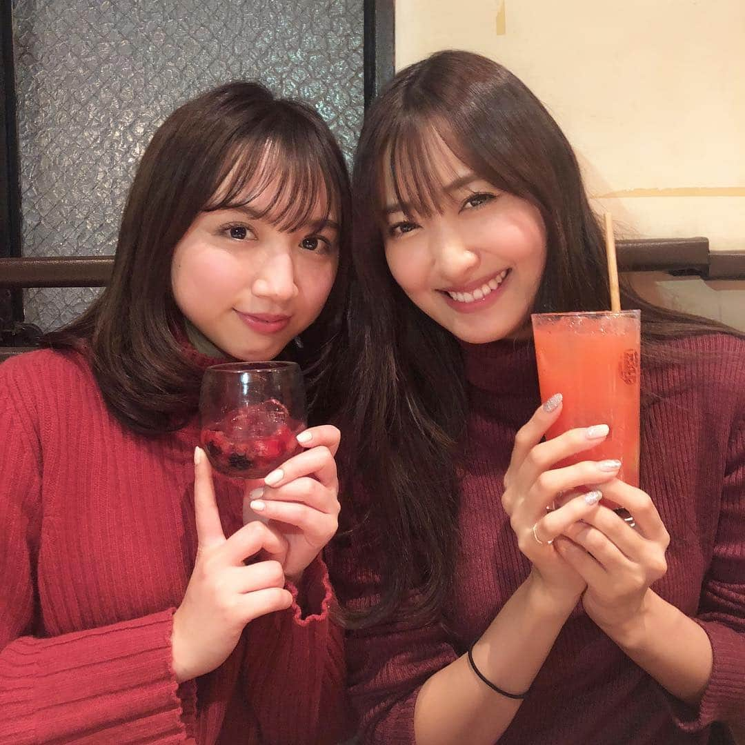 佐達ももこさんのインスタグラム写真 - (佐達ももこInstagram)「りなたん❤️ 赤タートルに赤いドリンク🍓」12月27日 23時17分 - sadamomodayo