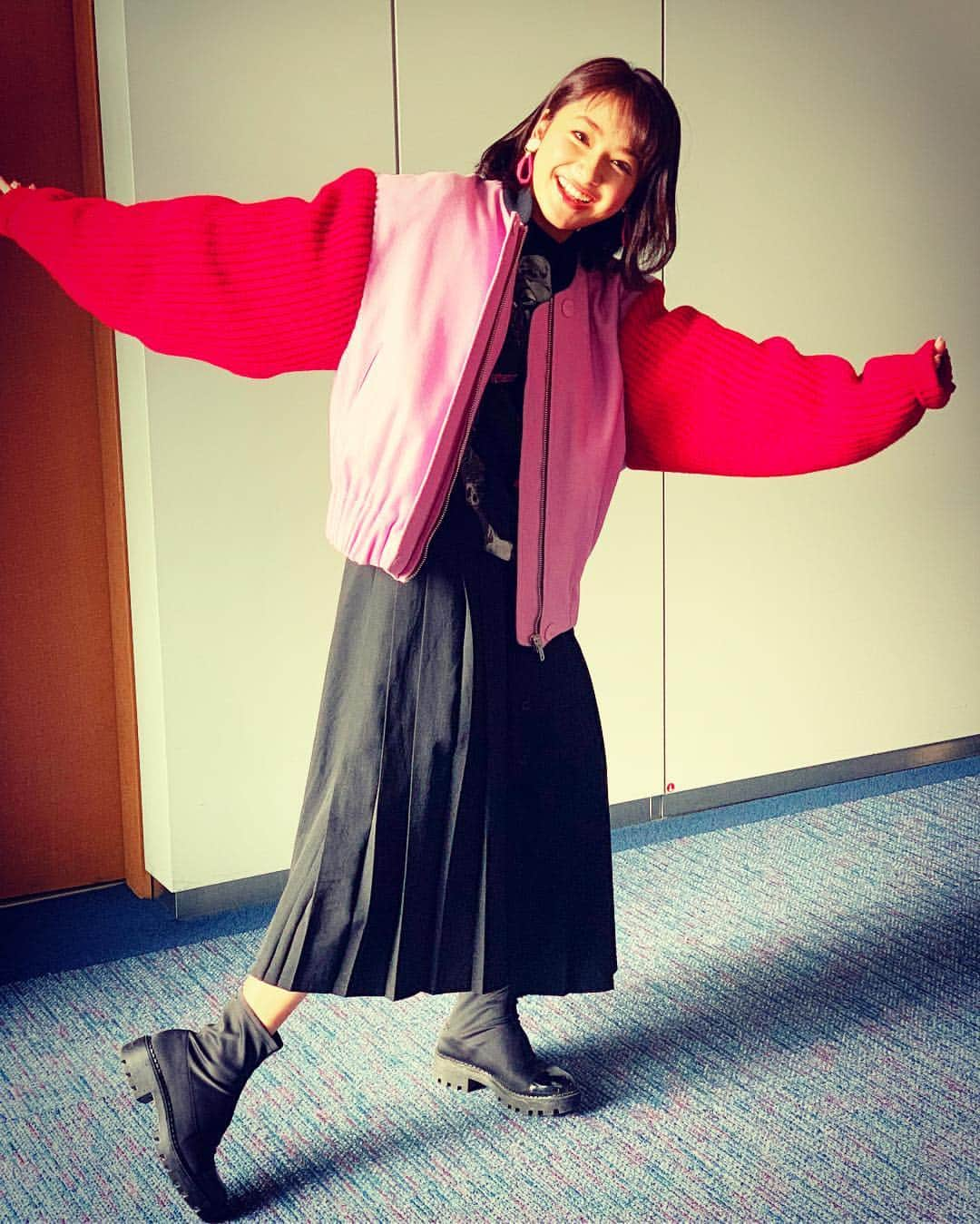 平祐奈さんのインスタグラム写真 - (平祐奈Instagram)「#祐奈の私服日記 イヤリングはReLIFEでお世話になったプロデューサーさんに頂いたもの✨ トレーナーは家族で愛用させてもらってる @cinquestelle_japan @rude_japan  いろんなデザインがあってかわいいの💕 #ブランドはタグ付けみてね  #MSGM #cinqueterre #rude #yohjiyamamoto  #MSGMのアウター温かいの #色も可愛くて気分ルンルンやねん」12月27日 23時23分 - yunataira_official