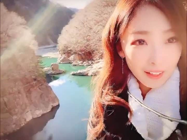 志摩夕里加のインスタグラム：「⛰⛰⛰ マイナスイオン🧚🏻‍♂️ ・ ・ #龍王峡 #🐉 #Movie」