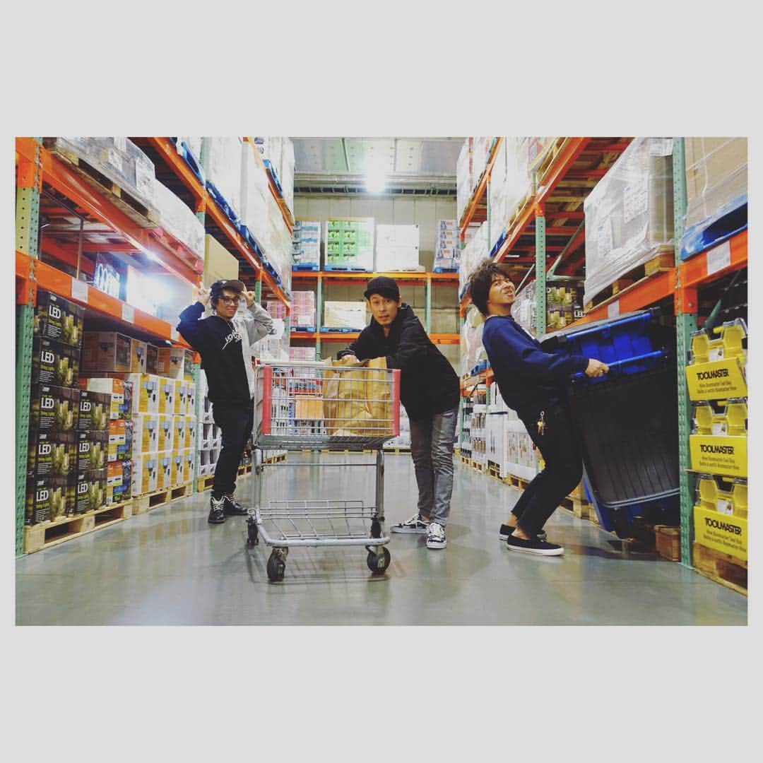 ELSAのインスタグラム：「年末恒例コストコですね👀 #コストコ #costco」