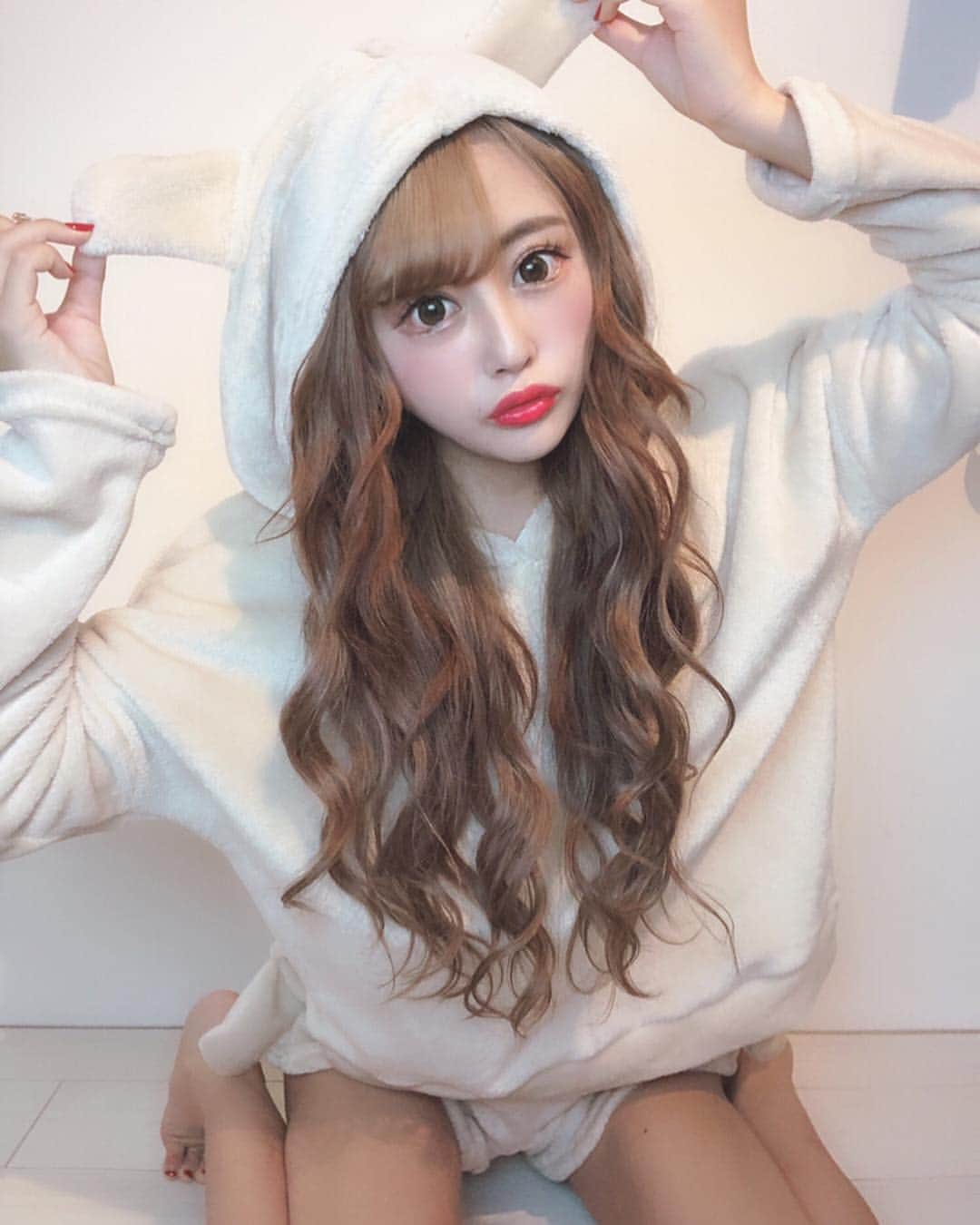 SHIHOさんのインスタグラム写真 - (SHIHOInstagram)「. . @_andante_shop の クマさん？ルームウェア🧸❤️ . モコモコで肌触りもよくて あったかいの〜(´⸝⸝•௰•⸝⸝´ ) . . お尻もかわいいよ🍑 . . #fashion #fashionblogger #me #selfie #tokyo #japanesegirl #haircolor #hairstyle #hair #newcolor #reedit #make #makeup #awmake #awfashion #aw #2018aw」12月28日 15時08分 - cham_pipi