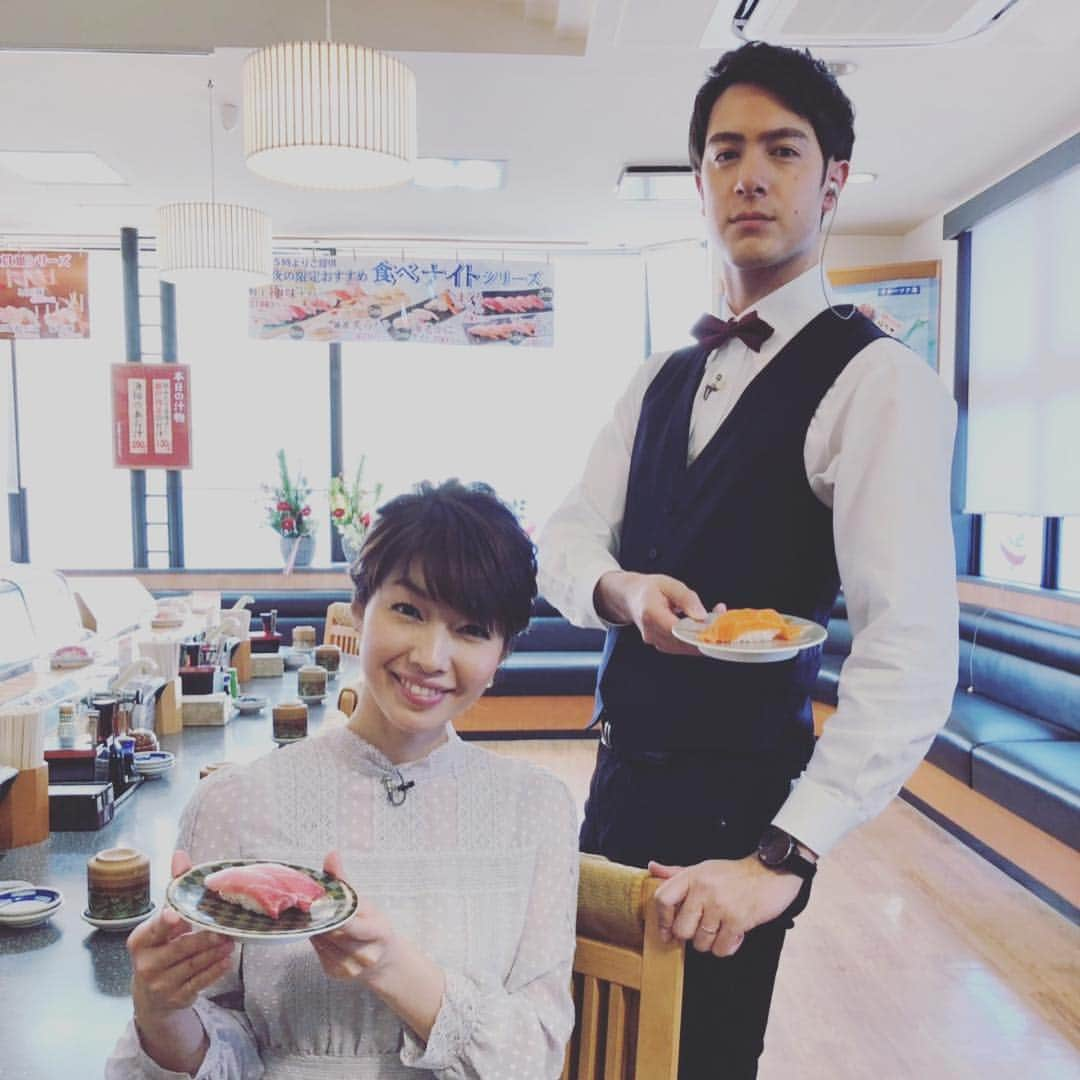 HTB「公式イチオシ！」さんのインスタグラム写真 - (HTB「公式イチオシ！」Instagram)「きょうのイチオシ！は4000回目の放送となります㊗️ 生中継では高貴な格好をした2人が 某寿司店から大サービスのご案内をいたします🍣  さらに「4000」にちなんだイチオシ！視聴者限定のプレゼントも大放出🎁 このあと午後4時から、お見逃しなく！！ #イチオシ #ヒロ福地 #高橋春花 #土屋まり #藤尾仁志 #河野真也 #神田昭一 #樫野和音 #ルナ #カイミ #森さやか #4000回 #お祝い #大サービス #プレゼントもあるよ」12月28日 15時43分 - htb_ichioshi