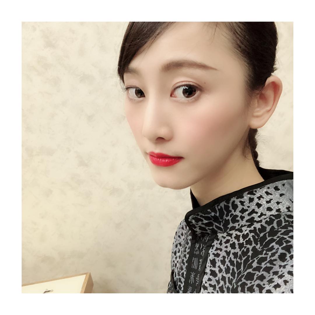 松井玲奈さんのインスタグラム写真 - (松井玲奈Instagram)「本日、12/28(金)19:00〜日本テレビ系 『平成ニッポンの瞬間映像ランキング!30』に出演します。 平成を一気に振り返り。覚えてることも、忘れてることもありました。驚きも沢山。 めちゃ好きな山里さんに会えてとてもとても嬉しかったのであーる。ふふふ。 よろしくお願いします！  #写真は関係ない #耳大きくない？」12月28日 10時45分 - renamatui27