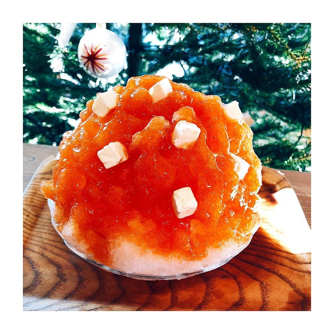 松井玲奈さんのインスタグラム写真 - (松井玲奈Instagram)「柿チーズ なんて美しい柿！ああ！あーあ！ フレッシュな柿に、おそらく角切りのクリームチーズ。口の中で最後にチーズが残る感じが好きでした。 とにかく、私は柿が好き。 そして、美しい。うっとり。 #かき氷 #かきごおりすと」12月28日 10時41分 - renamatui27