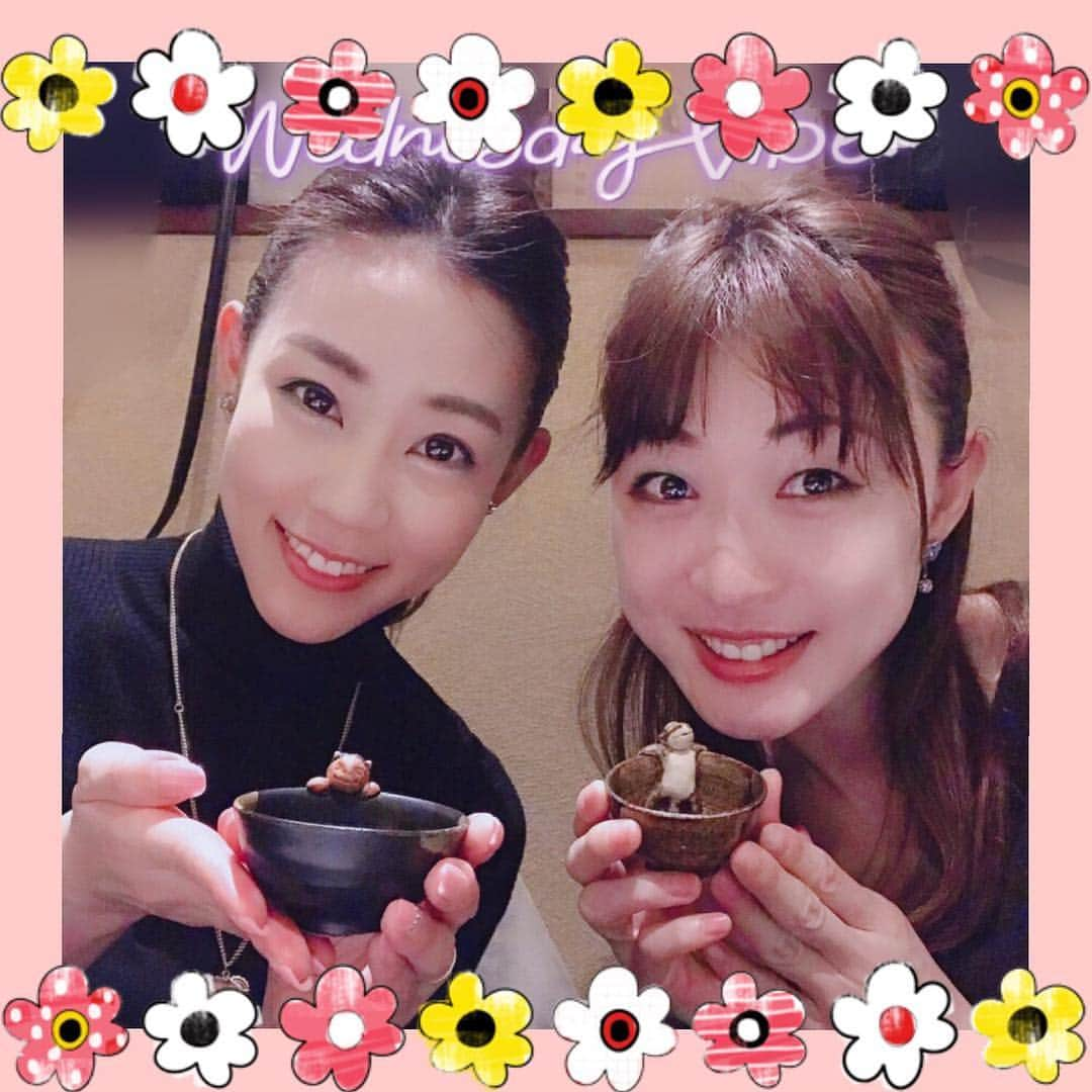 菜那くららさんのインスタグラム写真 - (菜那くららInstagram)「＊﻿﻿ カニの写真を載せ忘れてました💦 いいね、してくれた方すみません😣💦‼️ 素敵な忘年会に参加させて頂きました✨‼️﻿﻿ ﻿﻿ 今年初のカニ〜🦀✨﻿﻿ 生のズワイガニから焼きガニ、﻿﻿ そして蟹鍋✨‼️どれも美味しすぎて☺️﻿﻿ 甲羅酒も絶品でした🦀🍶﻿﻿ ﻿﻿ 美味しいお料理と日本酒と共に﻿﻿ 皆さんと楽しくお喋り出来て沢山笑って😂﻿﻿ 最高の時間でした❤️﻿﻿ ﻿﻿ おちょこが可愛くて🍶﻿﻿ らいさんは、狸がお湯に浸かってるようで﻿﻿ 私のは、赤鬼にが覗いています✨﻿﻿ ﻿﻿ タソさんとは卒業されてから﻿﻿ 初めてゆっくりとお会い出来て嬉しかったです😊﻿﻿ ﻿﻿ 今年も残りわずかとなり﻿﻿ あっという間に年末です‼️﻿﻿ 残りの2018年も楽しみましょう🎶❤️﻿﻿ ﻿﻿ #夕霧らい さん #彩央寿音 さん #彩咲めい さん﻿﻿ #天真みちる さん #真輝いづみ #宝塚 #花組 #月組 #忘年会 #蟹 #カニ」12月28日 11時12分 - nana_kurara