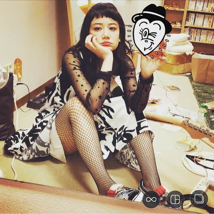 千眼美子さんのインスタグラム写真 - (千眼美子Instagram)「🤔🌥🎸」12月28日 12時26分 - yoshiko_sengen