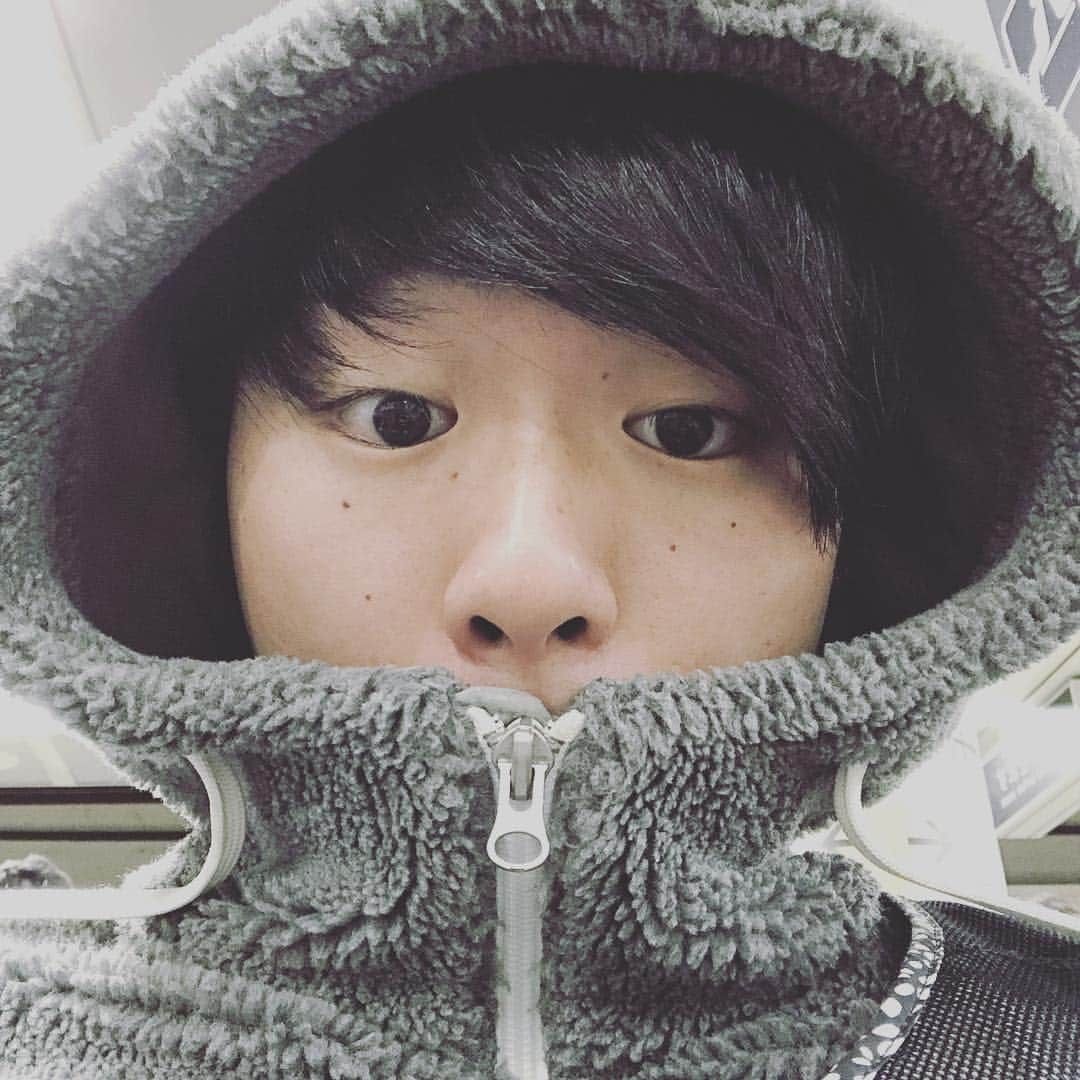 櫻井友朗（岡田桜井）さんのインスタグラム写真 - (櫻井友朗（岡田桜井）Instagram)「寒すぎ。  #岡田桜井 #冬嫌い #寒いと身体がギュッってなって疲れるから #早く夏こいー」12月28日 17時51分 - tomorrow0808