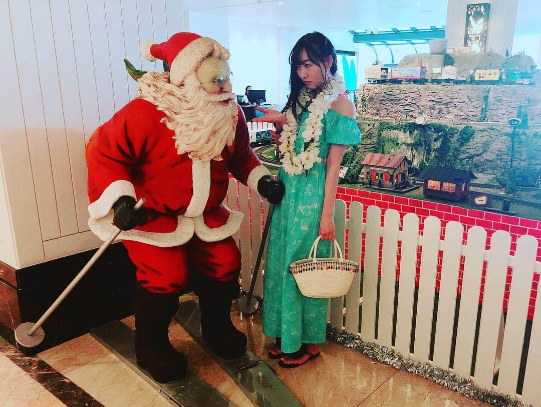 須田亜香里さんのインスタグラム写真 - (須田亜香里Instagram)「そういえばグアムでの写真。 夏にクリスマスって新鮮だよね🌴🌺🎄 #guam #summerchristmas」12月28日 18時45分 - akarisuda