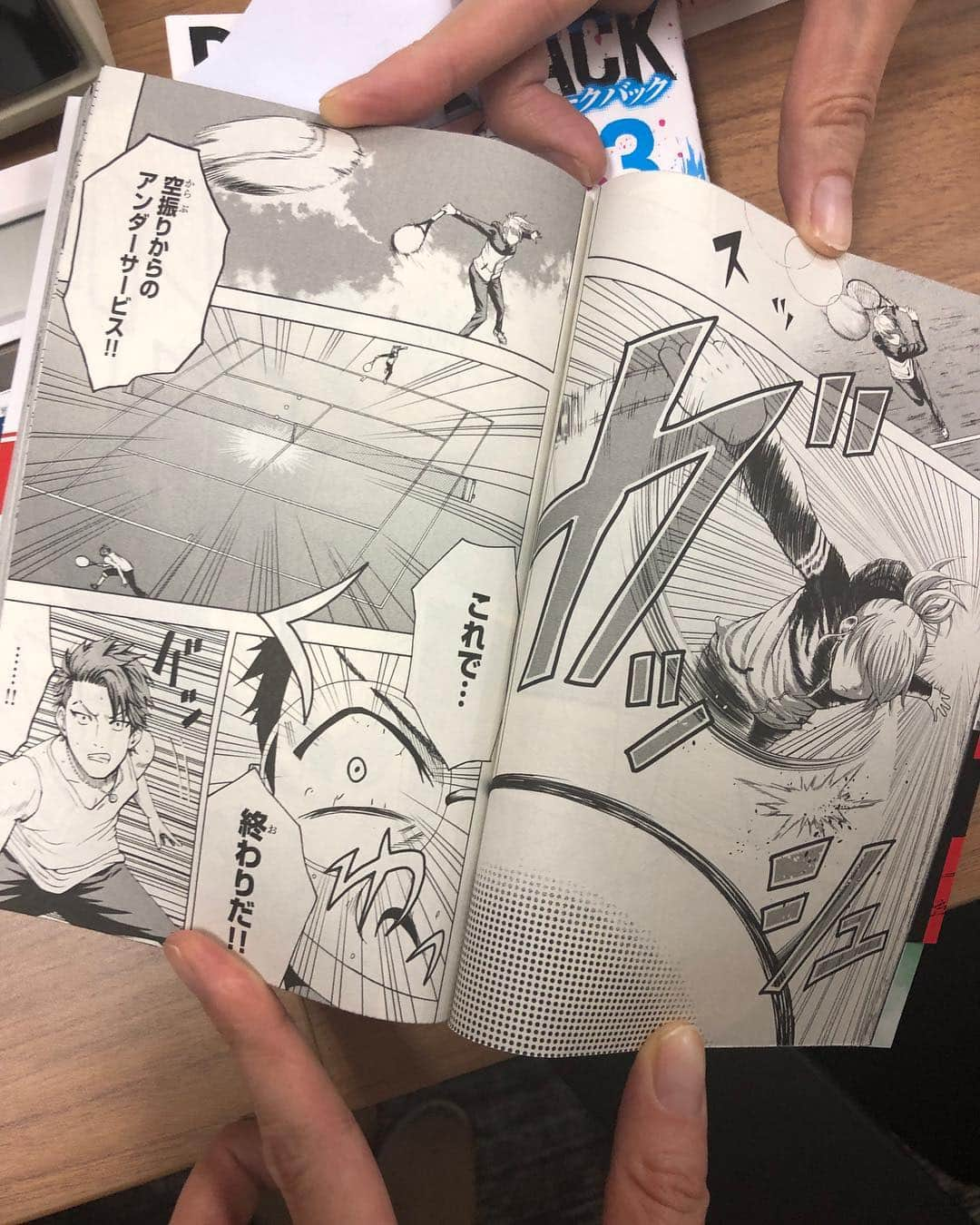 尾崎里紗さんのインスタグラム写真 - (尾崎里紗Instagram)「テニス漫画「BREAK BACK」﻿ 1巻の1話に出てくる上條紗季のトリックサーブを再現🎾﻿ KASAさんがツイッターに投稿してたので、私もやってみました^o^﻿ 2つ目の動画は、作家 KASAさんご本人です！﻿ ﻿ @kasatenis  Twitter➡️@KASA_TENIS ﻿ #漫画﻿ #breakback﻿ ﻿ ﻿ #glico #powerproduction #head #teamhead #asicstennis #teamasics #imoveme #onitsukatiger #gram3 #グラムスリー #tbc_aesthetic #エステ #エステティックtbc #尾崎里紗 #risaozaki #tennis #tennisplayer #テニス #citizen #tiffany #fitness #フィットネス」12月28日 19時34分 - risaozaki410