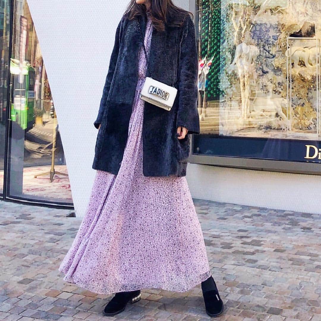辻莉紗子のインスタグラム：「ホリデーシーズンに着ようとあたためていた @zadigetvoltaire のラベンダー色のドレス..🦄🔮💜やっと着れました💜 #fashion #coordinate #instafashion #outfit #instalook #lookbook #holidayseason #almostendoftheyear」