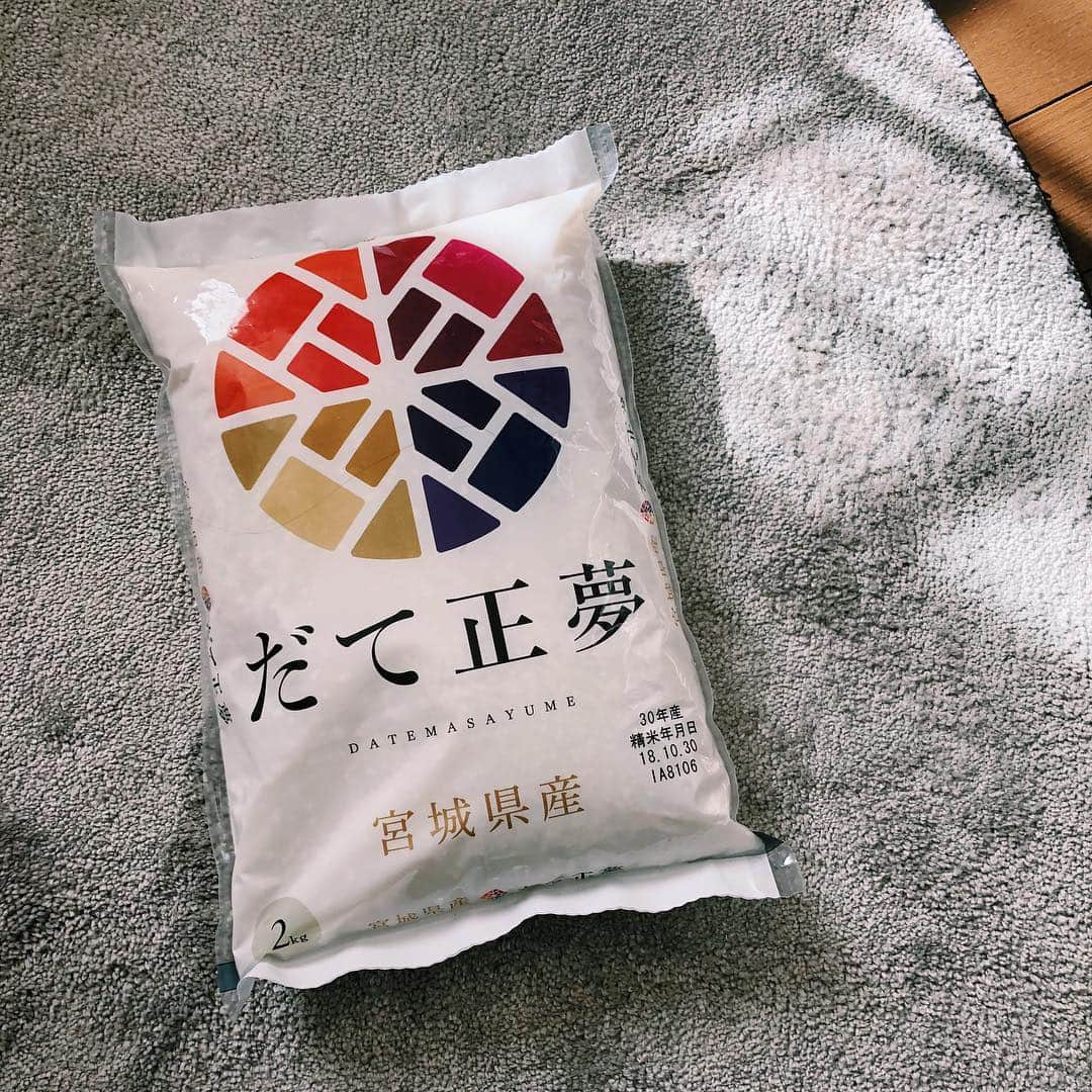 森高愛さんのインスタグラム写真 - (森高愛Instagram)「🍚🍚🍚 . 私が出演しているCM「みやぎ米と四姉妹ものがたり。」にも出ているお米「だて正夢」を頂きました😊💕ありがとうございます🙇‍♀️ 宮城県だけでなく全国で買えるそうなので是非皆さんも食べてみてください🍚 ハイライトからCMも見れますので是非＊ . #スライドして見てね▶️ #だて正夢 #みやぎ米と四姉妹ものがたり。」12月28日 21時04分 - ai_moritaka_official