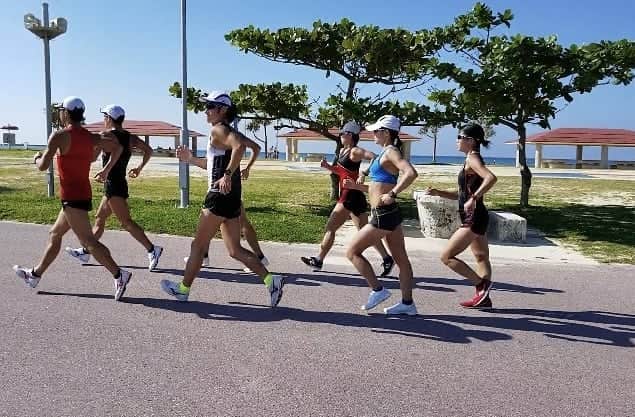 岡田久美子のインスタグラム：「初めて沖縄合宿に行かせてもらいました🌴🌴去年は体調不良や故障で悩むことが多かったですが、たくさんのサポートのおかげで自分がこんなにいい環境の中で競技ができていたのかと、初心にかえって気づくことができた1年になりました。来年もがんばります！ #沖縄#okinawa #競歩#ハッシュタグのやり方やっとわかった(笑)」