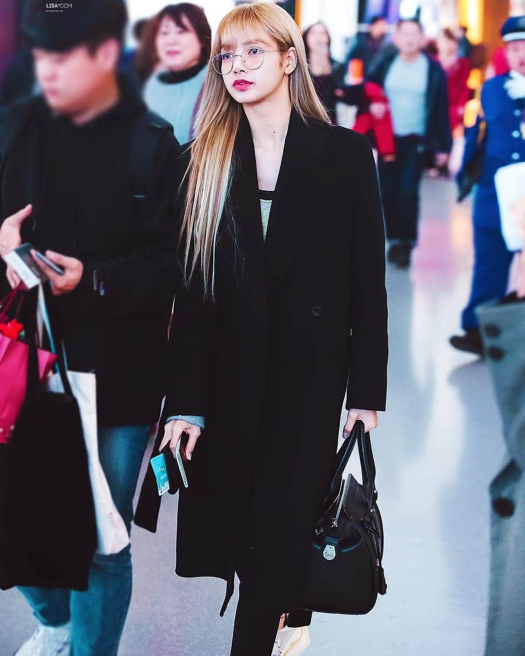 リサさんのインスタグラム写真 - (リサInstagram)「181225 — Incheon Airport #BLACKPINK#블랙핑크#LISA#리사 —© Lisa.Com」12月28日 22時55分 - lisa.blackpink