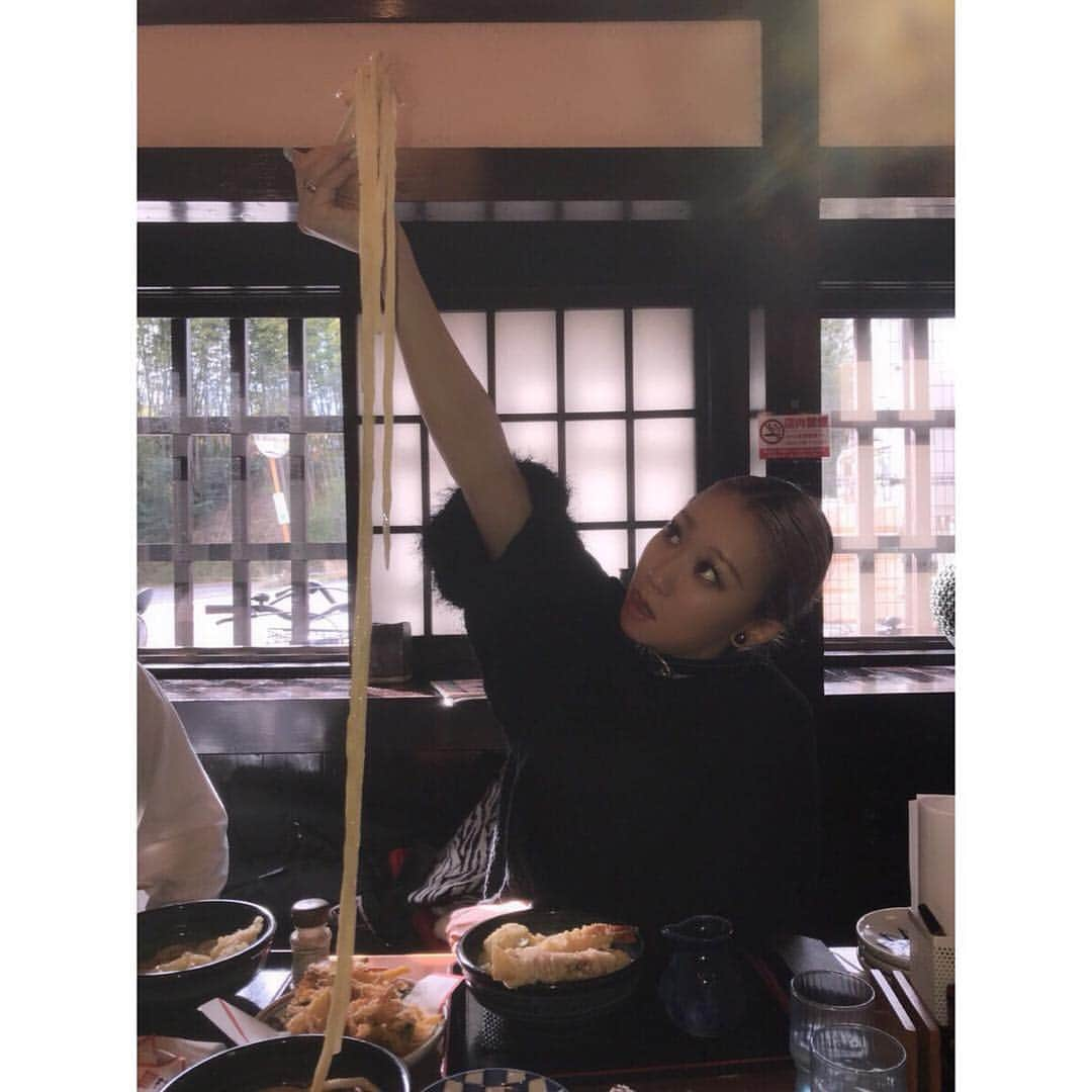 倖田來未さんのインスタグラム写真 - (倖田來未Instagram)「IN 香川!!!﻿ 香川といえば、うどん屋さん。﻿ と思ったらどこもかしこもうどん屋さん！笑笑﻿ ﻿ #うどん #めっちゃ美味しかった！ #ってかながっ！！ #それでは一言﻿ #来年も #長ーく #愛して #言ってみたかった#大原麗子 さん #明言 #CM #明日は #DNATOUR2018 #香川公演 #みんなで楽しもうね！#倖田來未 #kodakumi #live #tour」12月28日 23時09分 - kodakumi_official