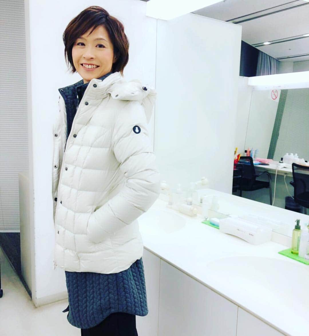 今村涼子さんのインスタグラム写真 - (今村涼子Instagram)「#衣装 ニット #JFERRY ダウンコート  #スノーマンニューヨーク  #今年ラスト#スーパーjチャンネル  #635天気#530天気」12月28日 23時33分 - ryoko.imamu