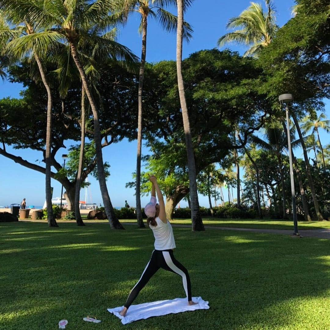 市原彩花さんのインスタグラム写真 - (市原彩花Instagram)「Hawaii🤙🌺🌊 . 毎日ランニングしたり、イルカと泳いだり、乗馬したり…のんびり過ごしてます🏝 #hawaii#ハワイ#koolina#コオリナ#beach#海#kualoaranch#クアロアランチ#乗馬#dolphinswimming#ハワイ旅行#海外旅行#旅行#年末旅行#trip#モデル#model#gopro#goproのある生活#goprohero7 #あーちゃんの海外シリーズ #あーちゃんハワイ」12月29日 10時11分 - ayaka_ichihara