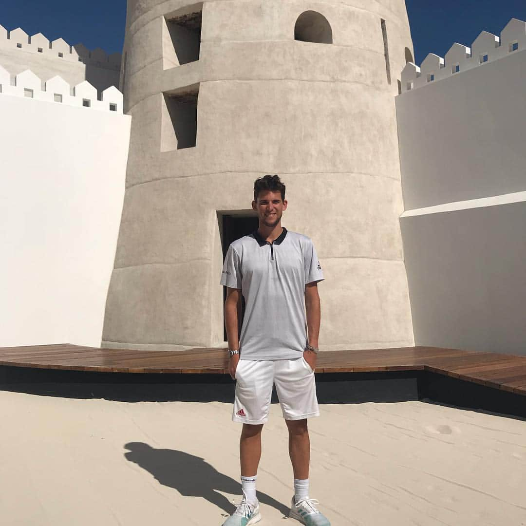 ドミニク・ティエムさんのインスタグラム写真 - (ドミニク・ティエムInstagram)「Standing in front of the oldest building in Abu Dhabi ! 🌃  #abudhabi #sightseeing #heretocreate #4ocean」12月29日 2時44分 - domithiem