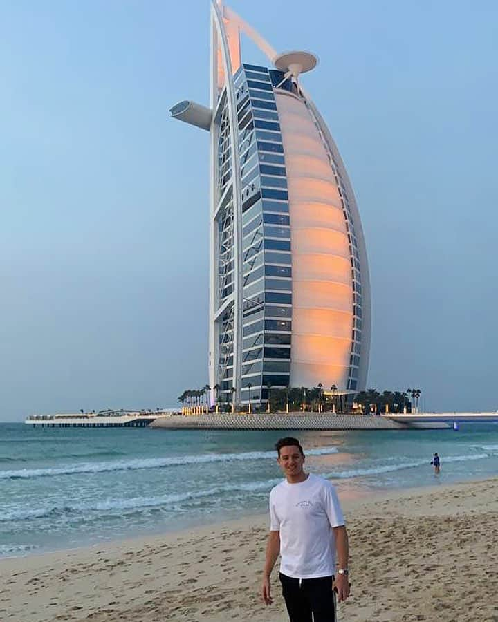 フロリアン・トヴァンさんのインスタグラム写真 - (フロリアン・トヴァンInstagram)「Burj al Arab 😁 #dubai」12月29日 3時42分 - flotov