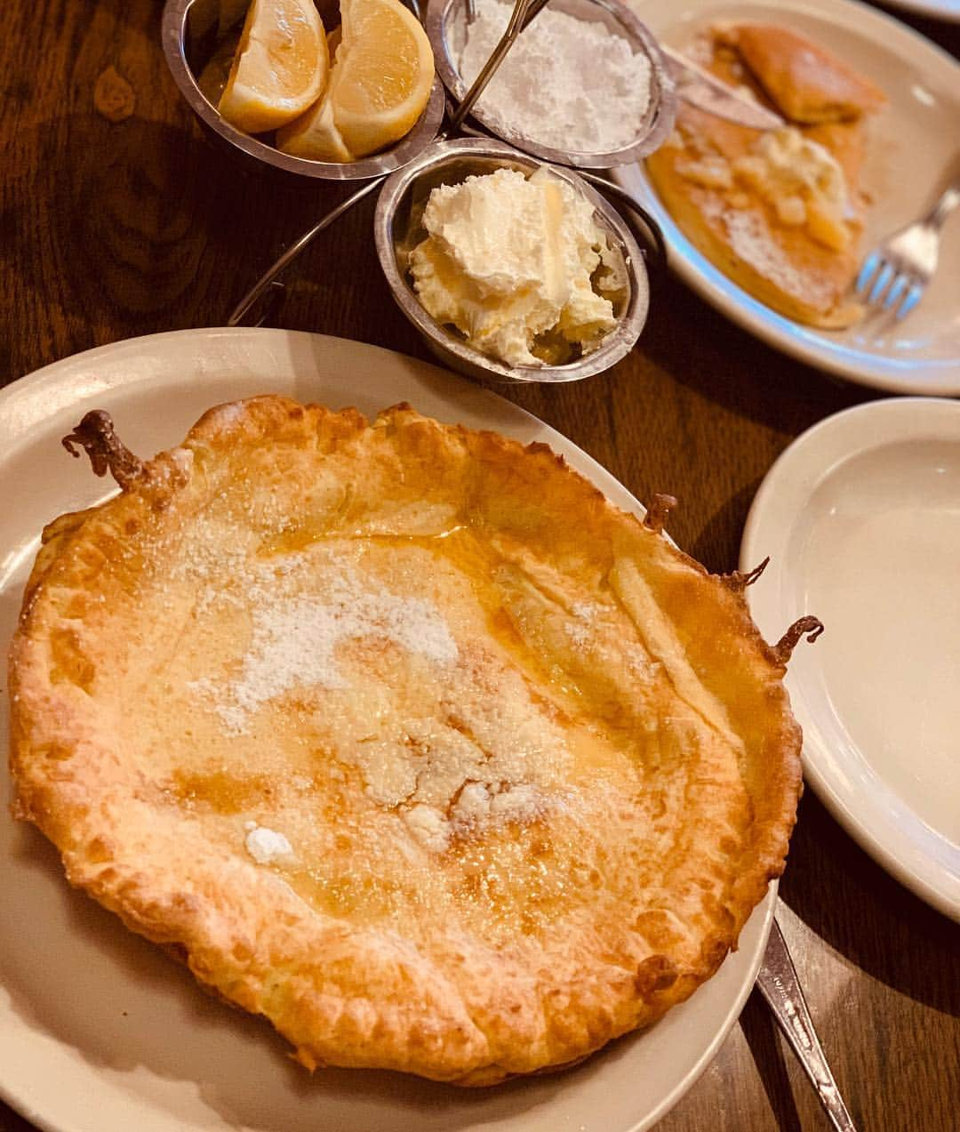 野崎萌香さんのインスタグラム写真 - (野崎萌香Instagram)「朝ごはん始めは the original pancake houseから🥞  レモンと粉砂糖たっぷりの もっちもちのダッチベイビー👶🍋」12月29日 6時53分 - moeka_nozaki