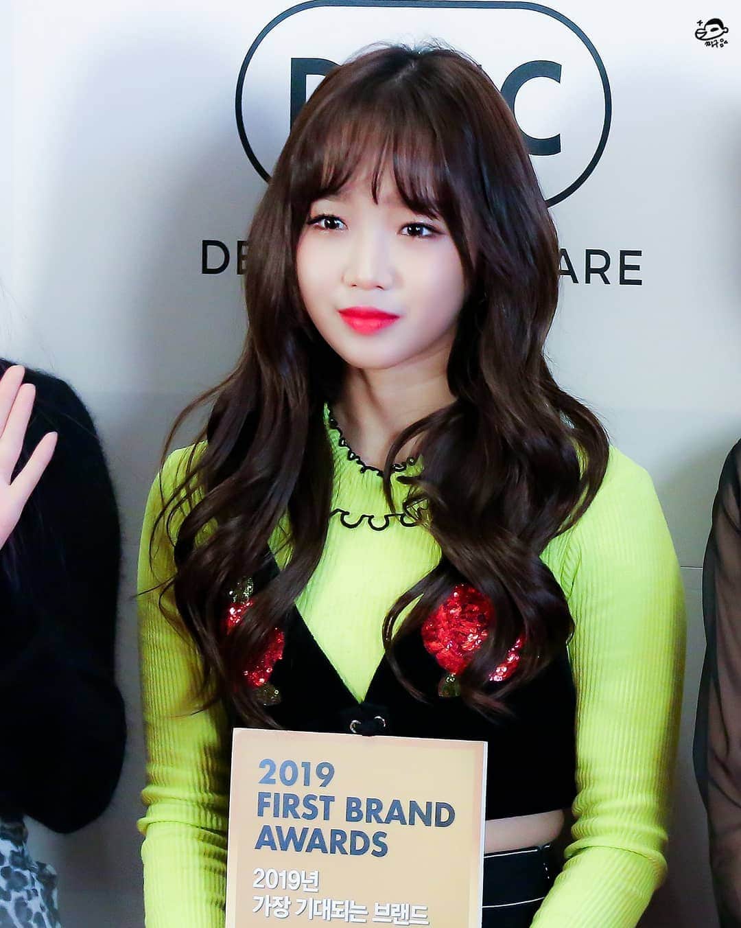 チェ・ユジョンさんのインスタグラム写真 - (チェ・ユジョンInstagram)「; ♡ 181219 | #wekimeki 퍼스트브랜드대상 First Brand Awards ©mireum,jjanggu_991112 . . .  #아이오아이 #IOI #choiyoojung #yoojung #최유정 #유정 #KPOP #wekimeki #위키미키」12月29日 7時13分 - wemeyoojung_