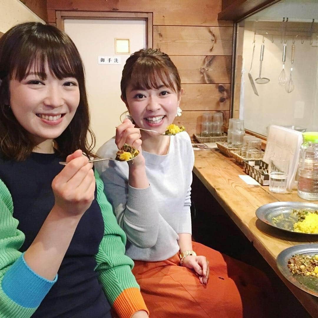 常盤よしこのインスタグラム：「ゆきちゃんと久々のロケ♫ 3年ぶり？ もっとかな？笑 カレー特集です。 あぁ〜楽しかった♫ 年明けの1月9日の山崎くんでーす。  #週刊山崎くん #rkk #rkk3チャンネル #糸永有希」