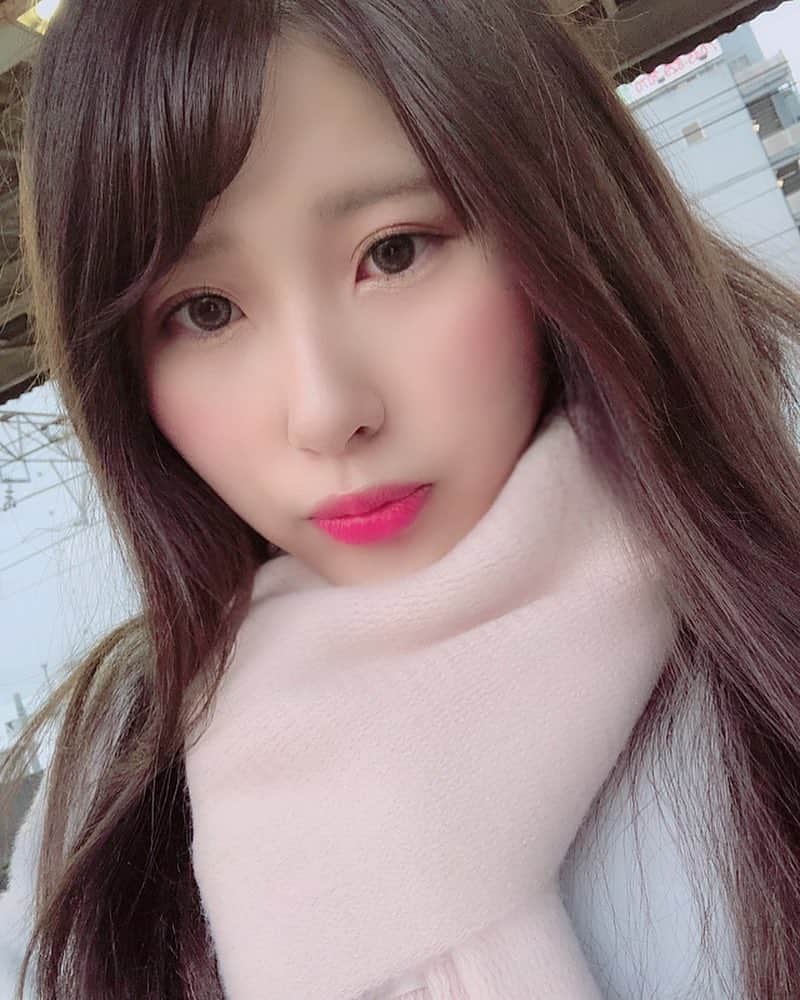 オジク のインスタグラム：「추울때는 머플러🧣💕진짜 춥다😖 -」