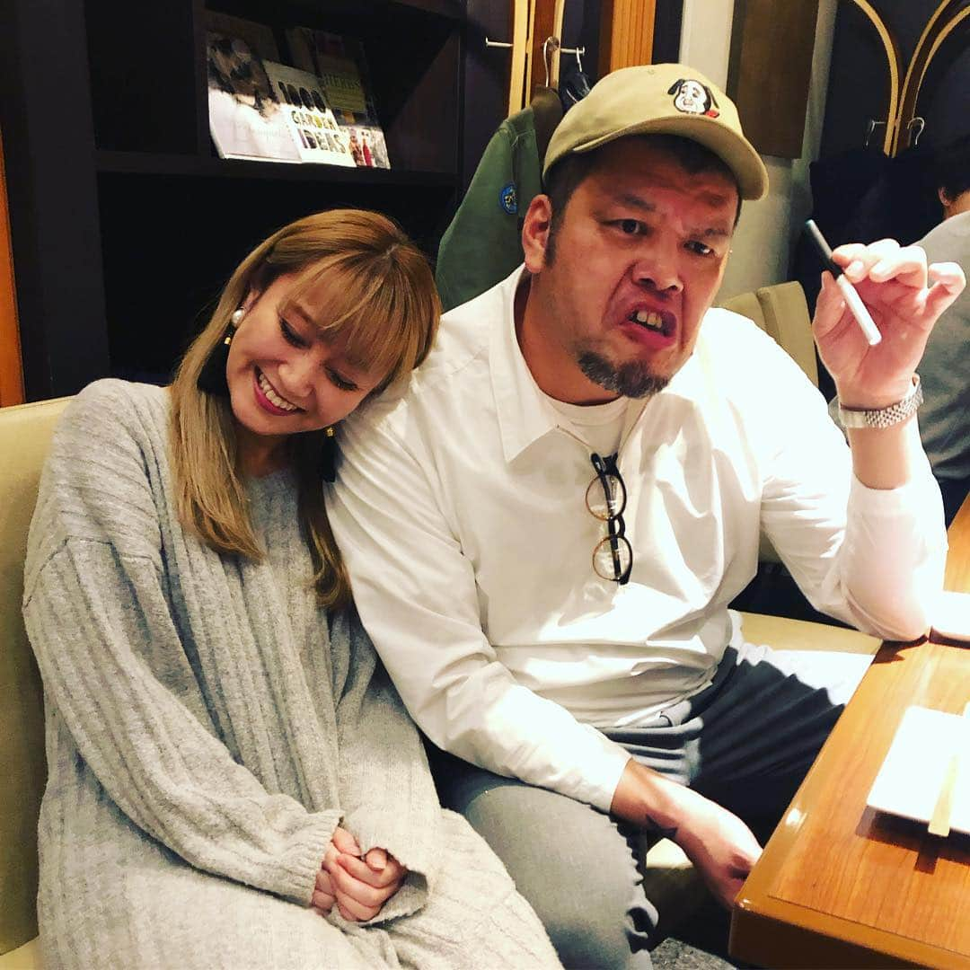 くっきー（川島邦裕）さんのインスタグラム写真 - (くっきー（川島邦裕）Instagram)「#決起集会 #Amazonプライム #ワールドチャネリング #シーズン2 #打上げ #チャンネーをハベらさして #酒クピよぉ❤︎ #おっと #このチャンネーは #アップアップガールズ仮 の #古川小夏ちゃん❤︎ #手を食べさせてくれる #いいチャンネーよぉ❤︎ #ワールドチャネリング共々 #爆烈に応援してやってくれよなっ✌️」12月29日 11時17分 - nikuguso_taro