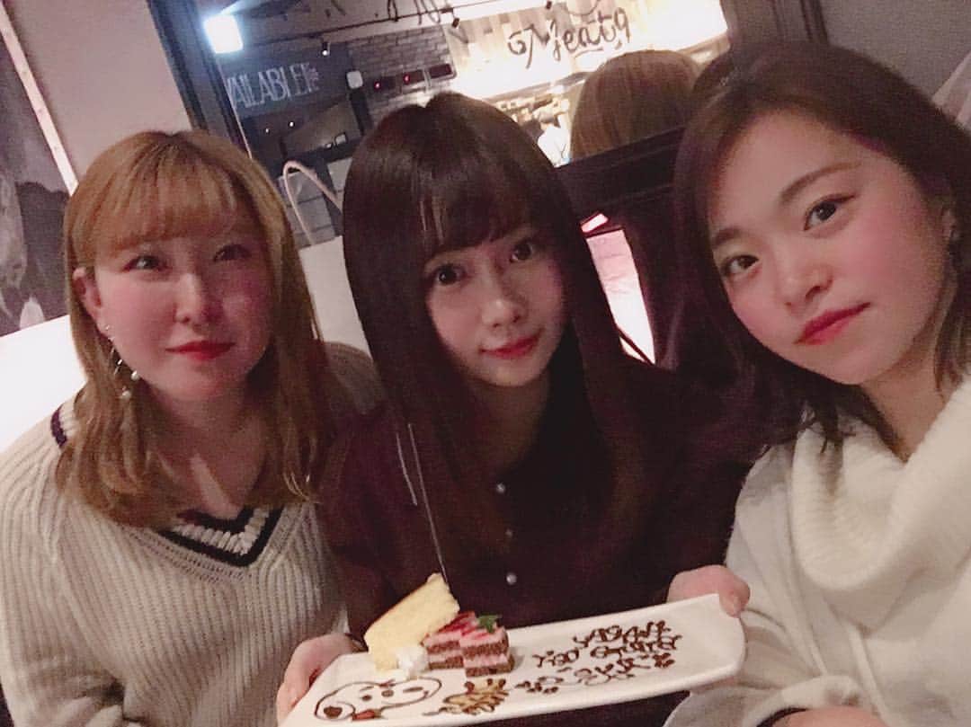 嘉陽涼のインスタグラム：「今年も祝ってもらっちゃって😀おされなお店連れてってもらっちゃって ほんとありがとーーーう #羽ペン」
