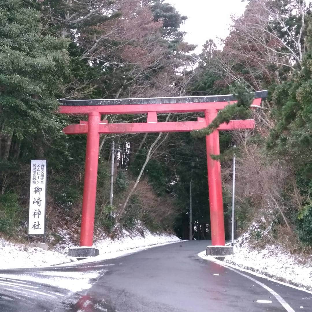 中澤健太郎のインスタグラム：「初詣は！御崎神社へ！ 参道にて！ 椿油けんちん汁、タコの炊き込み御飯(タコは、父親が捕ったもの！) を！販売します。 年明け0時から、限定300食です。 郷土料理で！温まりながら！ 新年を迎えられます！よ！」