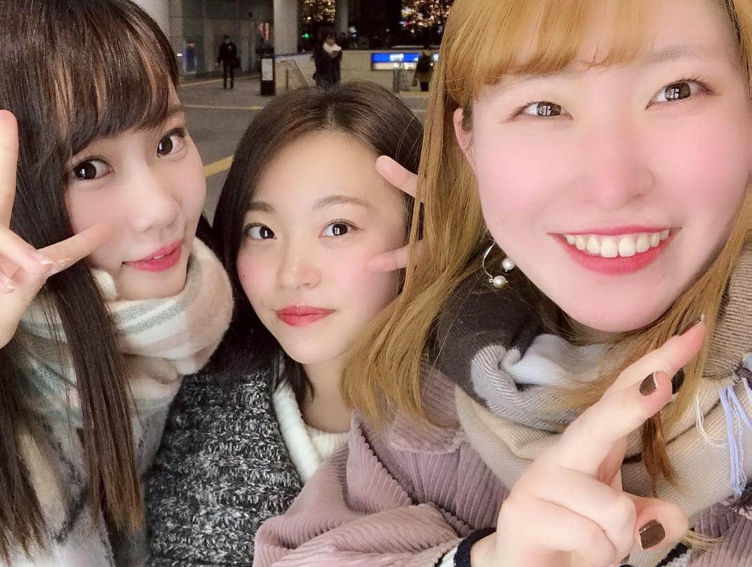 嘉陽涼のインスタグラム：「位置情報を共有するなか👩‍👧‍👧 #羽ペン ・#年内のうちあせって連投するスタイル#あけおめ」