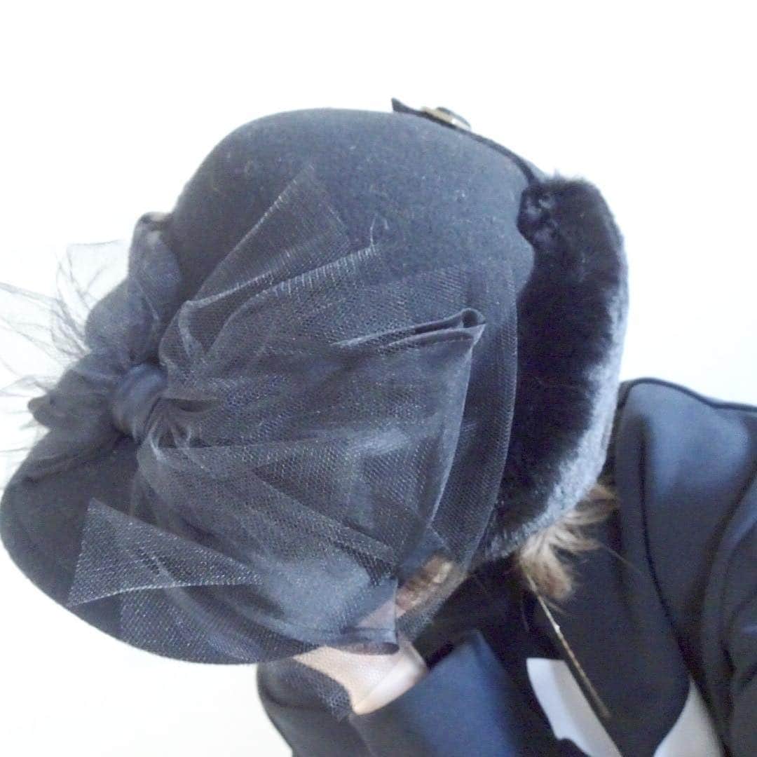 梅野舞さんのインスタグラム写真 - (梅野舞Instagram)「CA4LAの帽子が一番好き❣️ 昨日、カジュアルスタイルに合わせた 帽子はフェミニン仕上げのシコロ付きフェルトキャップ❤︎❤︎ ・ ・ フロントにオーガンジーとチュールで作った大きなリボン🎀 ・ ・ シコロ部分はフワフワのファー❤︎ レディライクなデザインに一目惚れ😍  #fashion #coordinate #ファッション#コーディネート#ca4la #キャップ#lady#レディライク#シコロ#リボン#instagood #instafashion」12月29日 12時57分 - mai.umeno