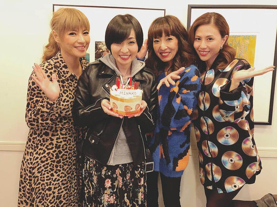 LINAさんのインスタグラム写真 - (LINAInstagram)「みなこはん Happy Birthday♡♡♡ 自ら色んなことに挑戦し 何事にも 全力で取り組んでいくパワフルママ！ 歳を重ねるにごとに 笑顔が増えていくみなこはんが いつまでも happyでいられますように！！ #MAX#NANA#MINA#REINA#LINA #birthday#happiness #wish#love#friend#family」12月29日 13時43分 - xxlina_now