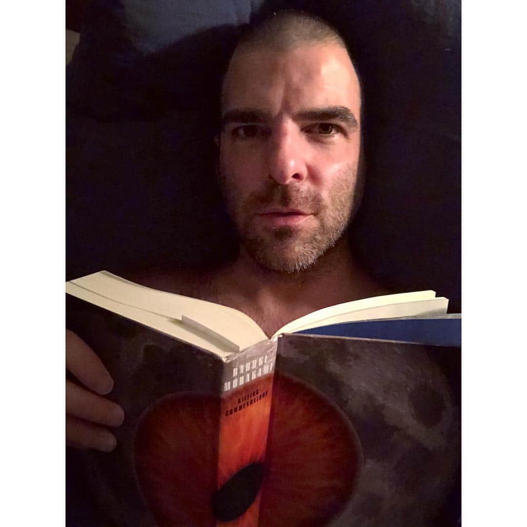 ザカリー・クイントのインスタグラム：「my first murakami.」