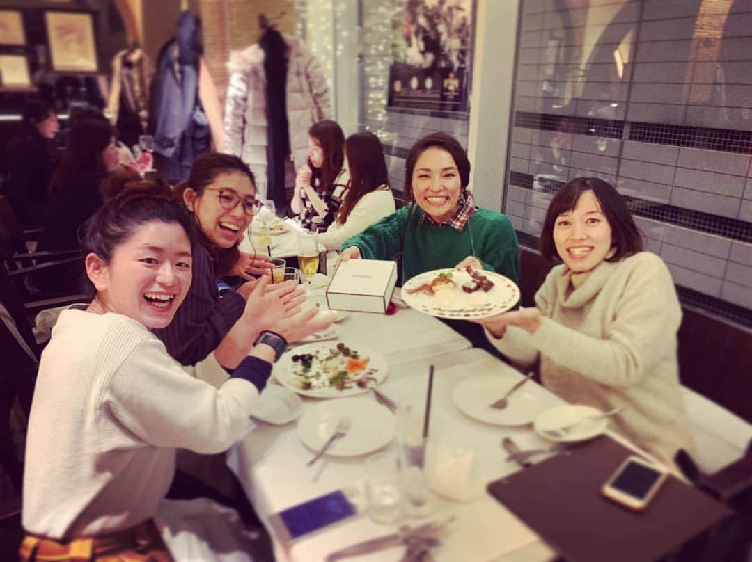 松島由希さんのインスタグラム写真 - (松島由希Instagram)「いつものメンバーでゆかちゃんbirthdayの会!! おめでと～☺️ 1枚目の写真とてもいい感じ♥️ #みんなサイズ感が一緒笑 #恒例Y会 #今回はゆかちゃんが主役 #誕生日おめでとう  @yuca_tan  @iii.jii  @yoko.y.c  来年もよろしくね～🐗」12月29日 15時22分 - yukisunouchi