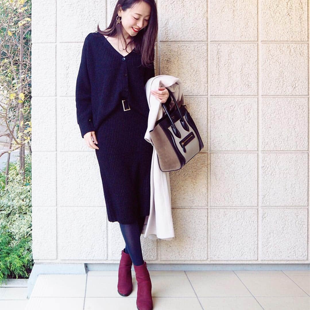 磯部奈央さんのインスタグラム写真 - (磯部奈央Instagram)「Coordinate☺︎❤︎ . グレー持ってたけど、お気に入りで黒もGet❤︎ . . #tops …#fifth #skirt …#fifth #bag …#celine  #outer …#frayid  #shoes …#untitled . . . . #coordinate #style #ootd #instagood #instafashion #fifthtl #フィフス  #fifthコーデ #プチプラコーデ #プチプラ #コーデ #シンプルコーデ #ファッション #コーディネート #fashion #outfit #Vネックカーディガンベルトタイトスカートセット @fifth_store ←50%OFFクーポン配布中でした✨」12月29日 16時09分 - nao_isobe729