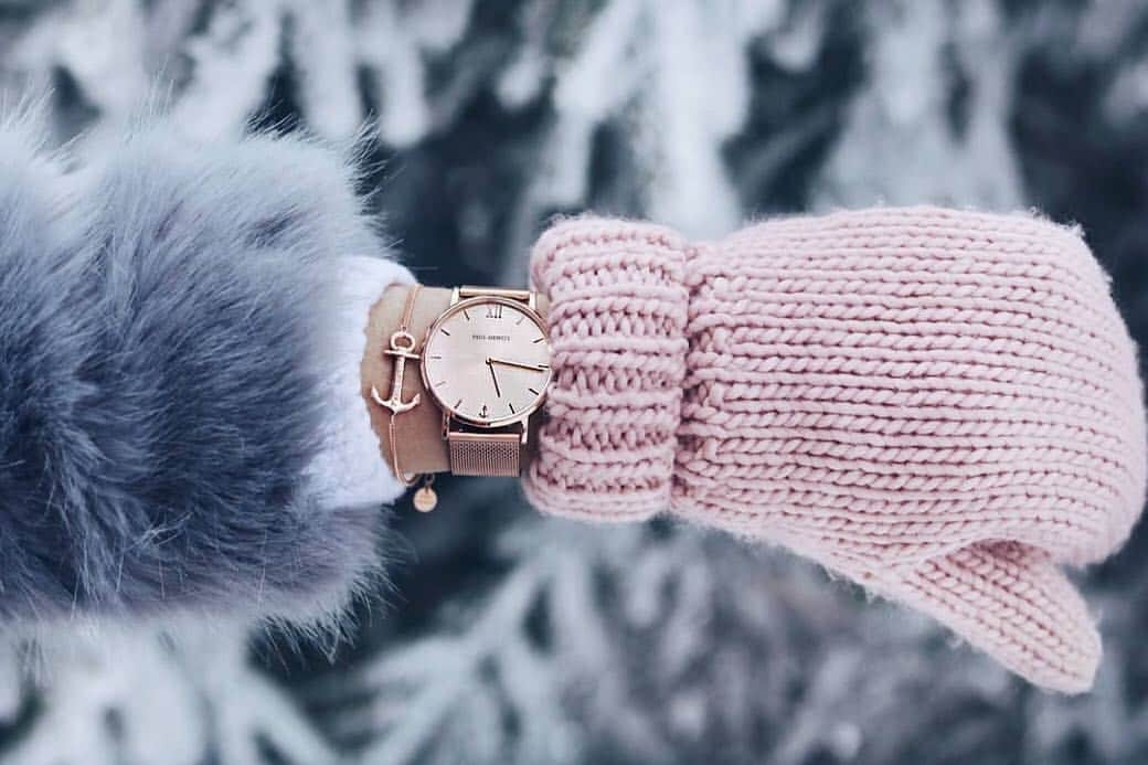 PAUL HEWITTさんのインスタグラム写真 - (PAUL HEWITTInstagram)「Our Perfect Match Rose Sunray is always a good choice to upgrade your winter look. 🎀❄️⚓ (photo @malinkaonice) #getanchored #paulhewitt #perfectmatch __ #womenstyle #womenswatch #rosegold #details #wintermood #womensaccessories #anchorbracelet #womensjwelry #womenwithstyle #womenwatch #watch」12月29日 18時04分 - paul_hewitt