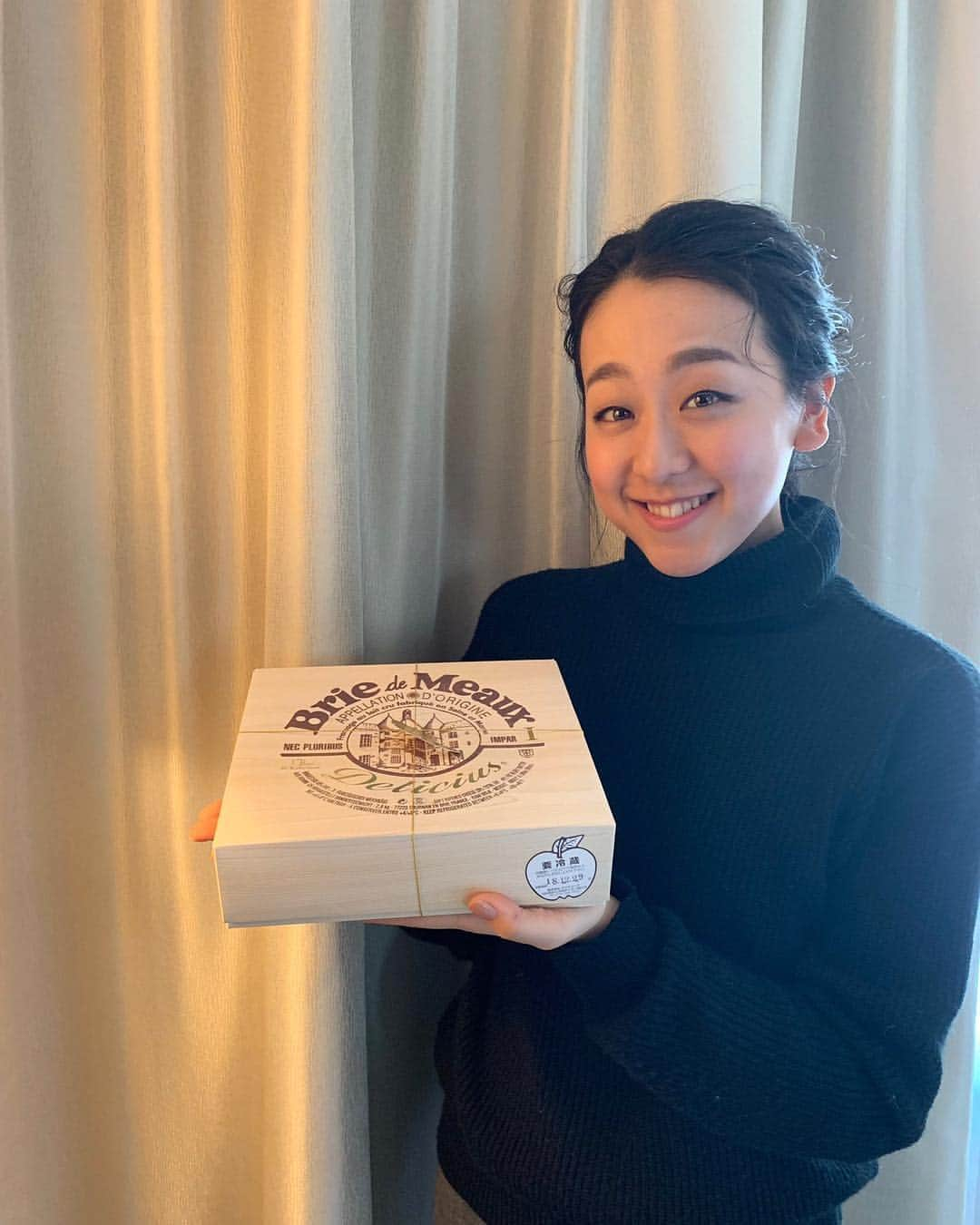 浅田真央さんのインスタグラム写真 - (浅田真央Instagram)「サタデープラスに出演しました。ありがとうございました。 デリチュース❤️変わらぬ美味しさでした❤️#大阪#デリチュース#チーズケーキ#cheesecake #briedemeaux #fromage #delicius #❤️」12月29日 18時19分 - maoasada2509