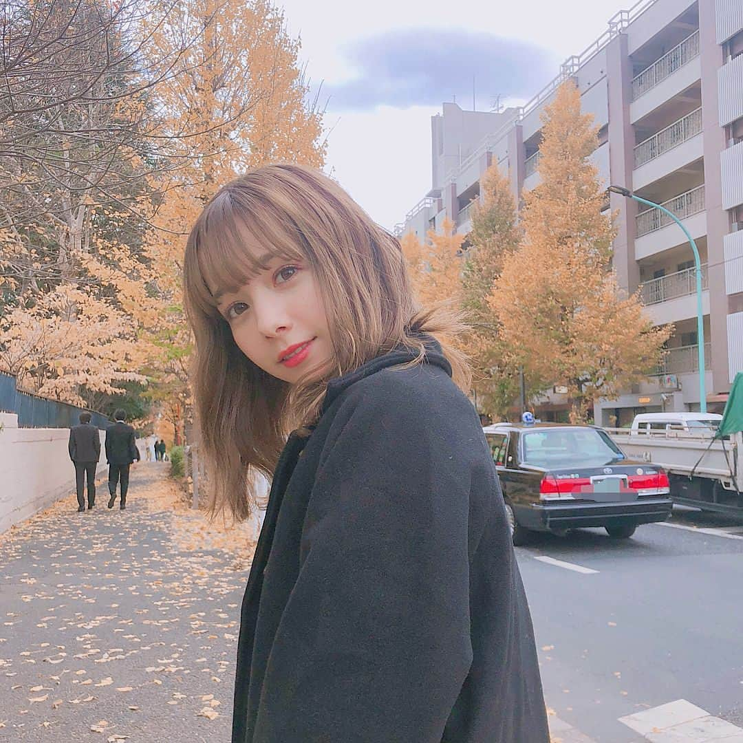 柴田あやなさんのインスタグラム写真 - (柴田あやなInstagram)「撮影の合間にランチいったら 道に 🍁 いっぱい〜！！」12月5日 18時08分 - shibaobasan