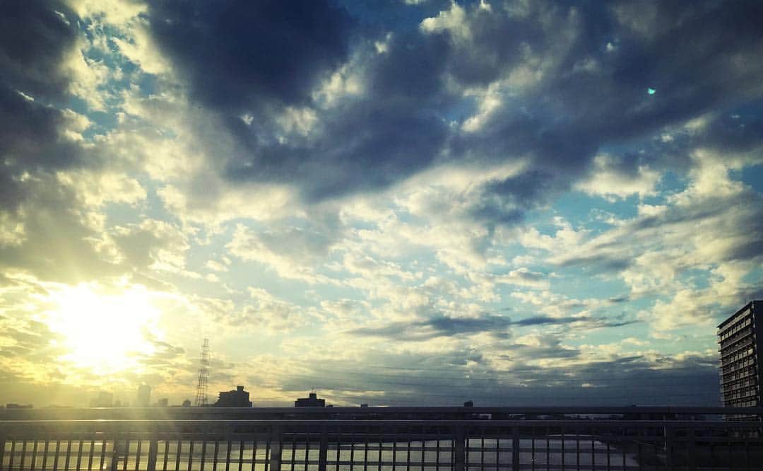 Robert de Boronのインスタグラム：「綺麗な空でした☀️🙂✨」