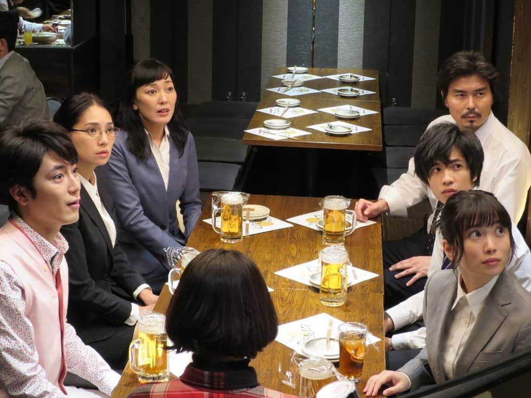 テレビ朝日「ハケン占い師アタル」さんのインスタグラム写真 - (テレビ朝日「ハケン占い師アタル」Instagram)「ある日の撮影現場🎥  及川光博さん演じる代々木部長を見つめるDチームメンバー。  背中で語る #アタル さんは、、、 笑ってくれました(笑)  #木曜ドラマ #ハケン占い師アタル #2019年1月クール毎週木曜よる9時 #テレビ朝日 #杉咲花 #小澤征悦 #志田未来 #間宮祥太朗 #志尊淳 #野波麻帆 #板谷由夏 #若村麻由美 #及川光博 #アタルさん本編ではどんな表情でしょう」12月5日 19時28分 - ataru_ex