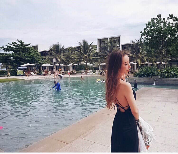小松崎真理さんのインスタグラム写真 - (小松崎真理Instagram)「#danang#trip#vietnam#hotel#pool#ダナン#旅行#ベトナム#アジア#タビジョ #travel#asia#beautiful#beach#gradation」12月5日 20時38分 - xs2.mari.s2x