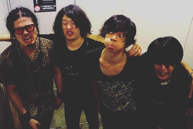 [ALEXANDROS]さんのインスタグラム写真 - ([ALEXANDROS]Instagram)「名古屋2日目終了。最高のkick offでした。来てくれた人ありがとう。楽しすぎました。洋平ヒロまーサトヤス #sleeplessinjapan  #sleeplessinnagoya」12月5日 22時02分 - alexandros_official_insta