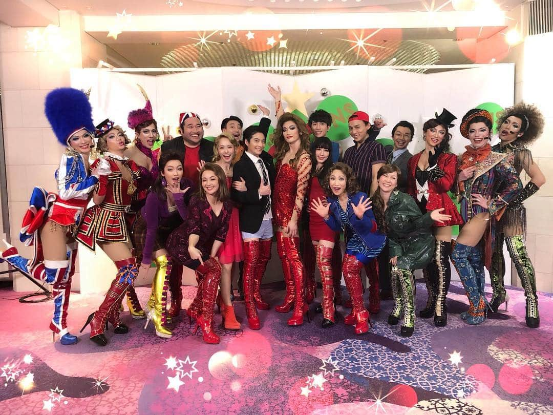 丹羽麻由美さんのインスタグラム写真 - (丹羽麻由美Instagram)「FNS歌謡祭、生放送をご覧頂きましてありがとうございました！ 楽しすぎて、貴重な時間😭 ありがとうございました✨ 来年は今日来れなかったキャストもみんな一緒に劇場でお待ちしております😍 . #fns歌謡祭  #kinkyboots #キンキーブーツ #mullethair  #justbe」12月5日 23時01分 - mayumi912