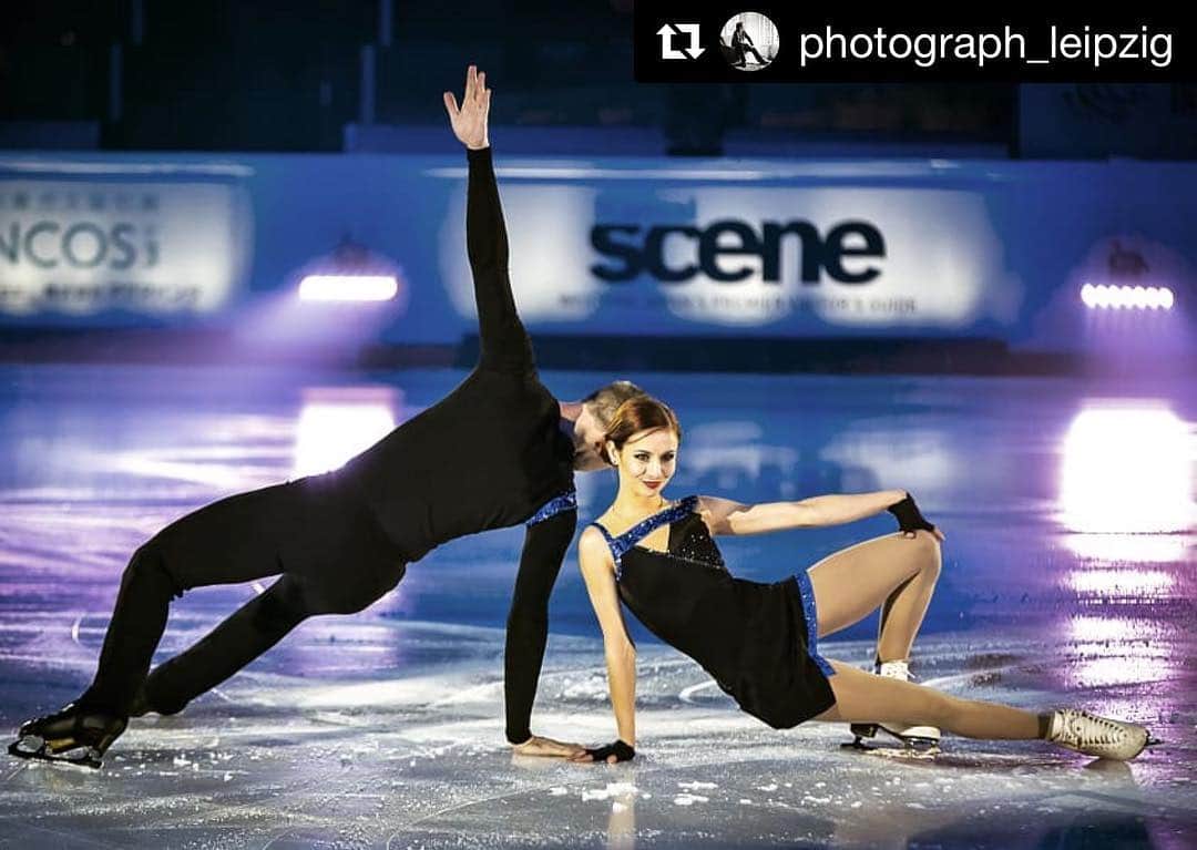 タラ・ケインのインスタグラム：「Me as soon as I see a dog walking my direction. 🐕 #actnatural  #Repost @photograph_leipzig with @get_repost ・・・ Tarah Kayne & Danny O'Shea with a beautiful show at the Gala exhibition in Grenoble... #isufigureskating #gpfigure #gpgrenoble #figureskater #galaexhibition #grenoble #pairskating #picoftheday #sportfotografie #tarahkayne」